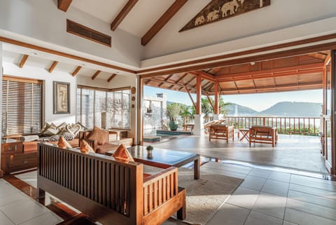 3 Bedrooms | Living area | Flat-screen TV