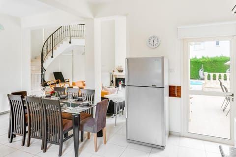 Villa Deja Blue by Ezoria Villas (8502)