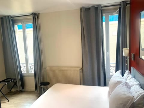 Double Room | Desk, blackout drapes, iron/ironing board, free WiFi