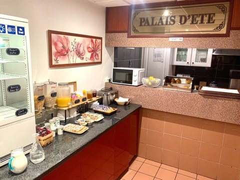 Daily buffet breakfast (EUR 11 per person)