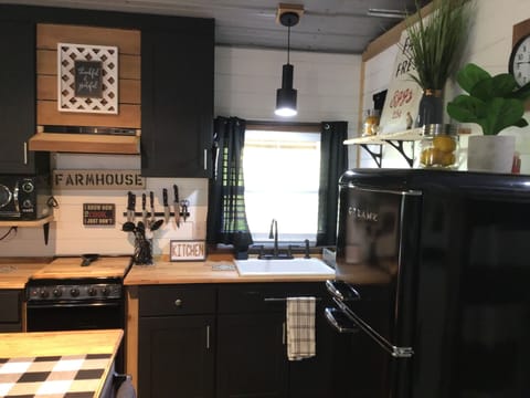 Pots,pans,dishes etc provided 