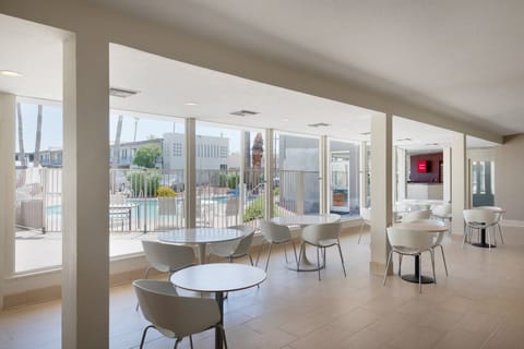Lobby lounge