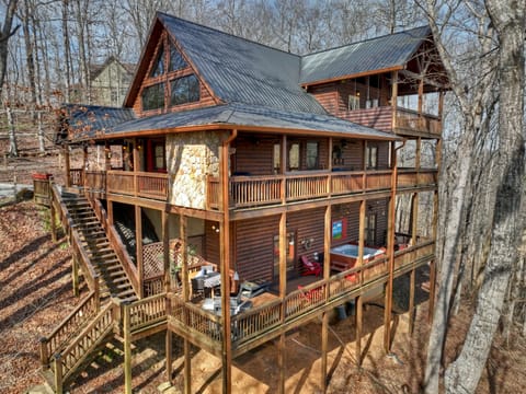 River Watch Lodge with 3 amazing porches 