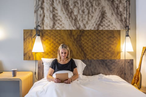 Classic Room, 1 Double Bed | Individually furnished, desk, blackout drapes, soundproofing