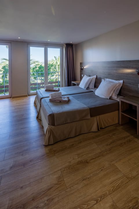 Superior Double Room | In-room safe, free cribs/infant beds, WiFi, bed sheets