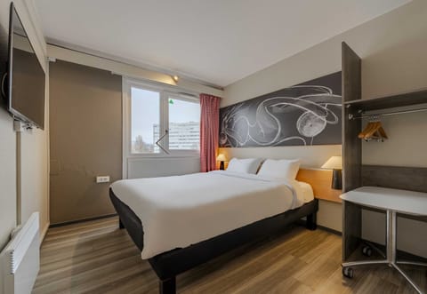 Desk, laptop workspace, soundproofing, iron/ironing board