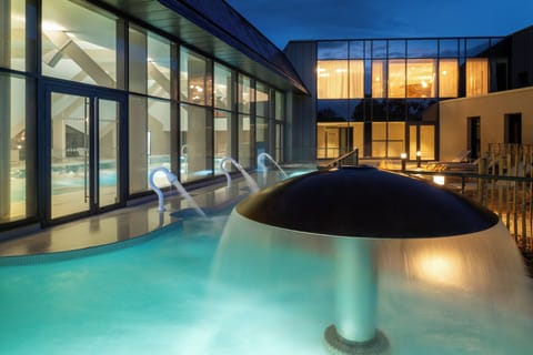 Indoor pool, outdoor pool, open 9:00 AM to 6:30 PM, free cabanas