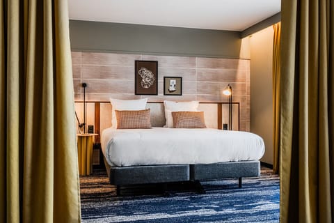 Suite | Premium bedding, in-room safe, desk, laptop workspace