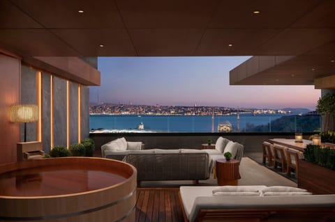 Club Suite, 1 King Bed with Sofa bed | View from room