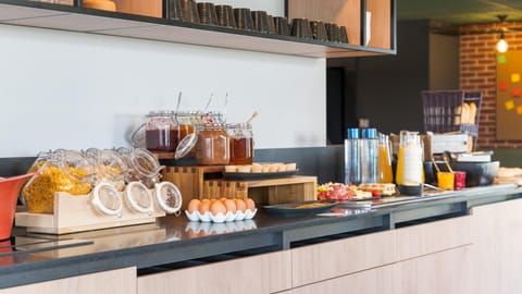 Daily buffet breakfast for a fee