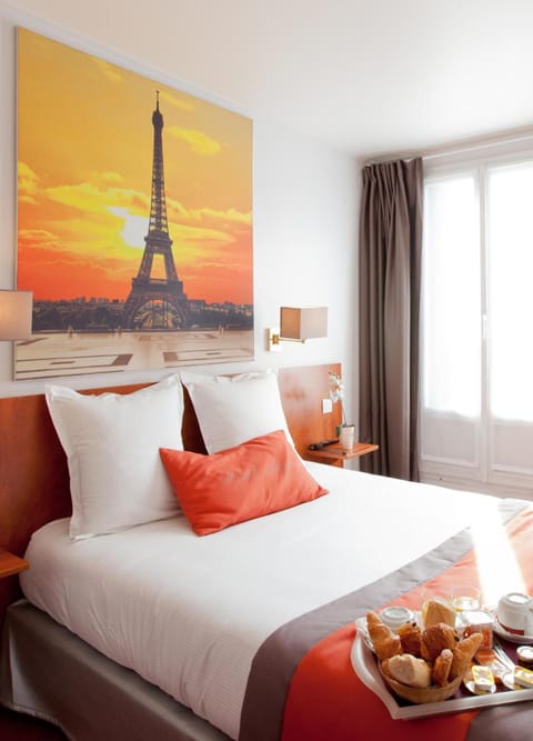 Double Room | Minibar, in-room safe, desk, iron/ironing board