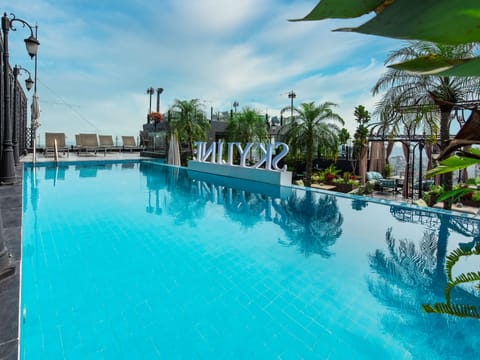 Outdoor pool, pool umbrellas, sun loungers