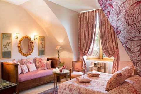 Deluxe Double Room, Ensuite, Garden View (Grande Demoiselle) | Minibar, in-room safe, individually decorated, individually furnished