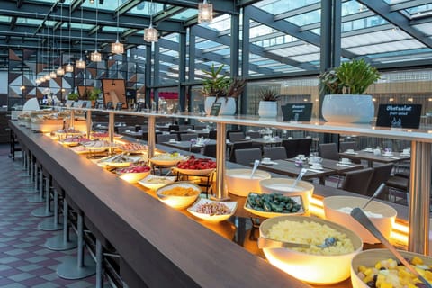 Daily buffet breakfast for a fee
