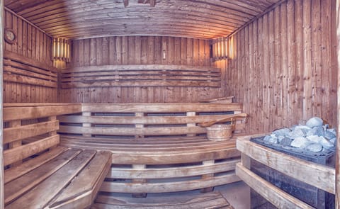 Couples treatment rooms, sauna, hot tub, steam room, Turkish bath