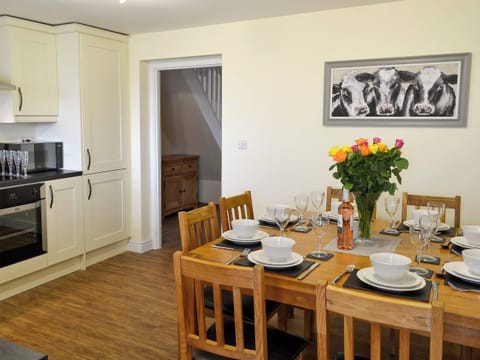 Kitchen and dining area | Tyddyn Eli, Llangwm, near Corwen