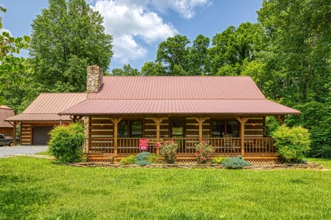 Pet Friendly Pigeon Forge Cabin "4 Paws Lodge"