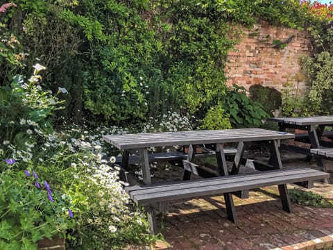 Courtyard garden with seating | The Town House, Wimborne