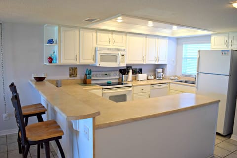 Kitchen with high bar, makes it nice to have company while cooking!