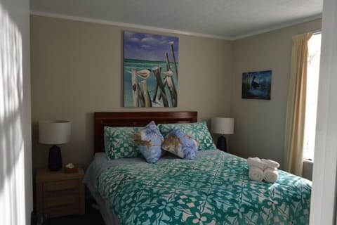 No.1 bedroom, main bedroom - queen bed