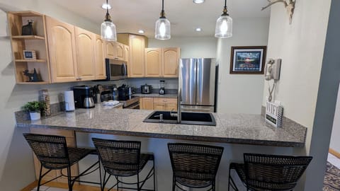 Beaver Creek West K-3 Kitchen with breakfast bar