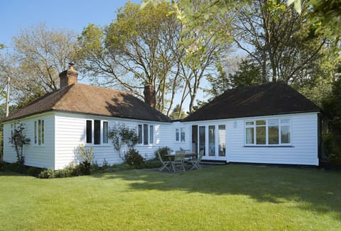 Tufton Croft is a charming detached weather-boarded cottage, set in a secluded location on the edge of the village of Wittersham