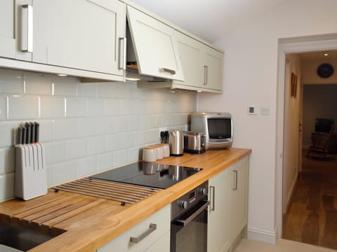 Galley style kitchen | Oxtoby&rsquo;s Downstairs - Oxtoby&rsquo;s Cottages York, York