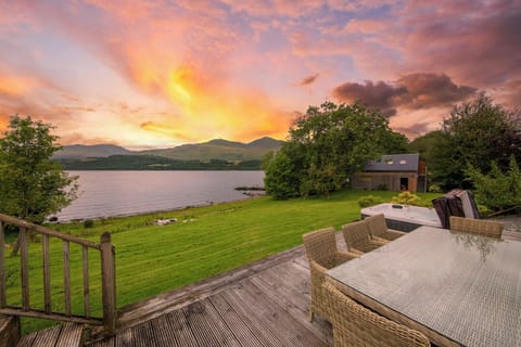 Ardeonaig Lodge on the shores of Loch Tay (1033)