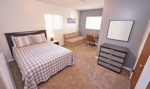 1 Queen bed and 1 Twin Sleeper Sofa | Bed sheets