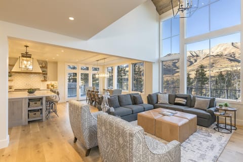 13-Telluride-Overlook-Haus-Overall-Living