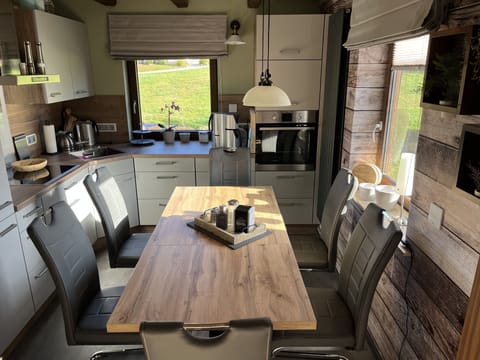 Apartment, 2 Bedrooms, Balcony | Private kitchen | Fridge, microwave, oven, electric kettle