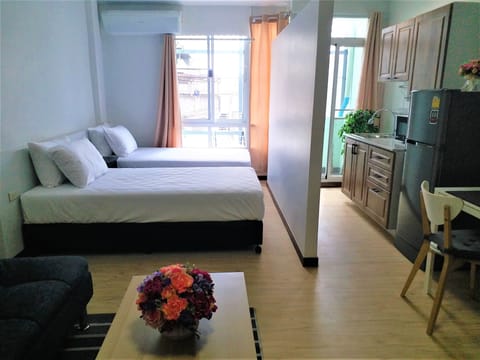 Family Suite | Desk, free WiFi, bed sheets