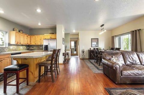 Looking into the main living area from the entry way.