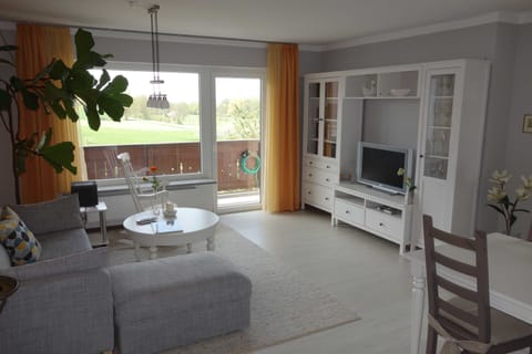 Apartment | Living area | Flat-screen TV