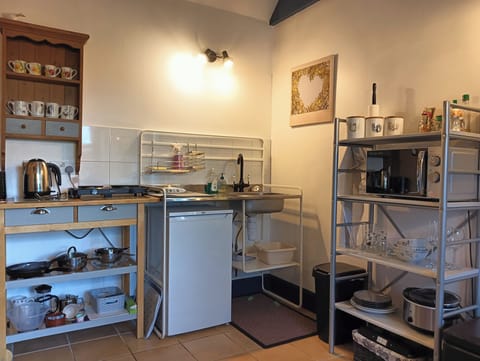 Cottage | Private kitchen | Fridge, microwave, oven, stovetop