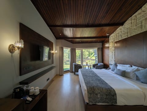 Deluxe Room Mountain Hill View | Individually decorated, iron/ironing board, free WiFi, bed sheets