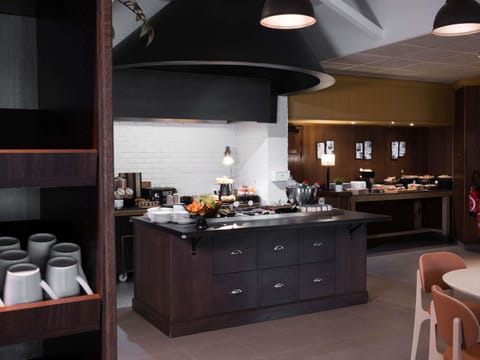 Daily buffet breakfast (EUR 13.90 per person)