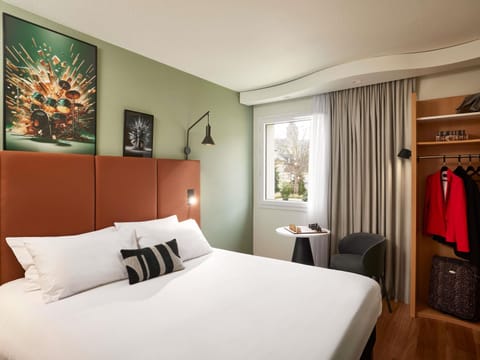 Room, 1 Double Bed | Premium bedding, desk, soundproofing, iron/ironing board