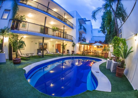 Outdoor pool, sun loungers