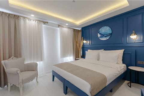Egyptian cotton sheets, premium bedding, minibar, iron/ironing board
