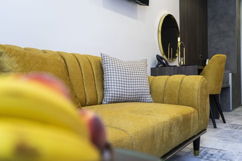 Deluxe Double Room (107) | Premium bedding, down comforters, minibar, desk