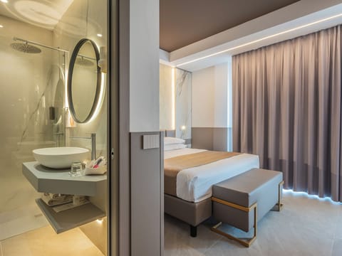 Down comforters, minibar, in-room safe, desk