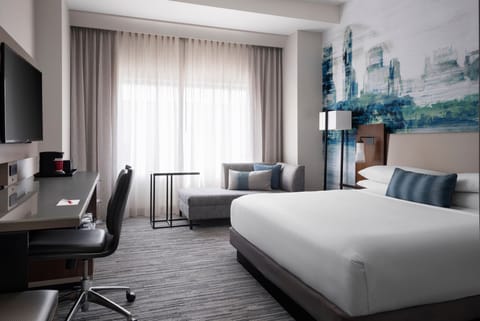 Premium bedding, in-room safe, desk, laptop workspace