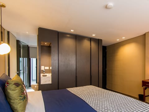 Junior Suite | Premium bedding, Tempur-Pedic beds, in-room safe, soundproofing