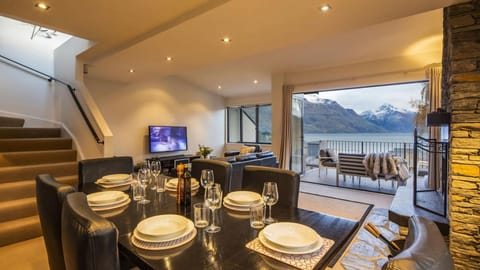 Open plan lounge, dining & kitchen area