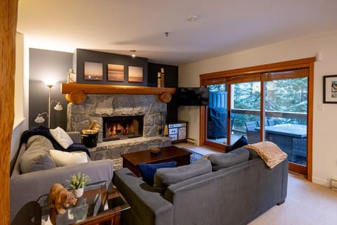 Welcome to Taluswood, a beautiful tree-top neighbourhood with picturesque views of the mountains. A complex pool (seasonal) and hot tub make this 3BR family home a perfect ski or summer rental in magical Whistler!