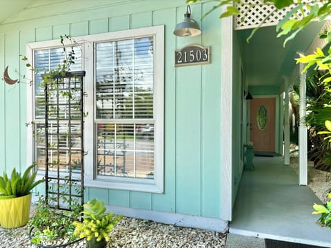 WELCOME TO THE TROPICS!