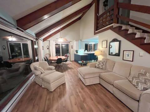 Spacious, serene and cozy with a charming vibe, prefect for family gatherings