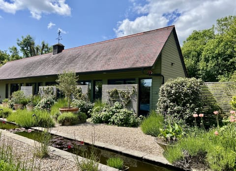 Beauvoir Court Stables, Cerne Abbas: A beautiful rural retreat