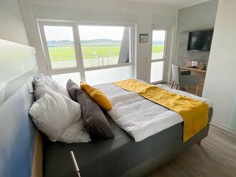 Panoramic Double or Twin Room | Desk, laptop workspace, blackout drapes, free WiFi